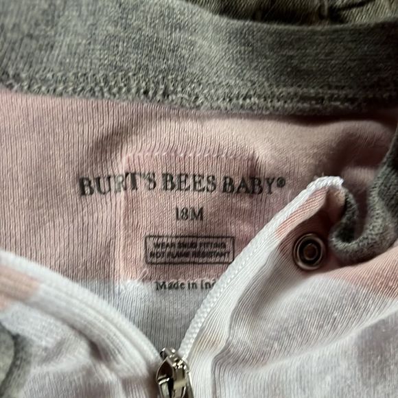 Pair of Burt’s Bees Footie Pajamas - Picture 5 of 11